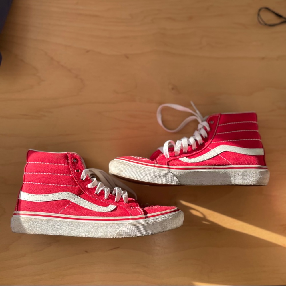 Women’s red high top red Vans